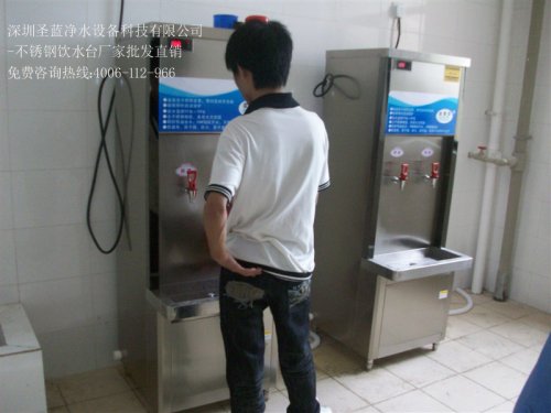 步进式开水器采用微电脑控制步进式加热技术,全自动运行。底部进水,逐层加热,杜绝冷热水混合,彻底解决普通开水器”混合水”问题。